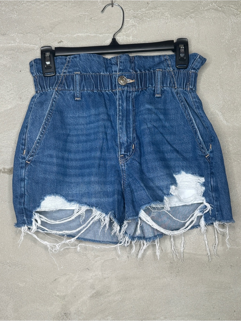 American Eagle Mom Shorts Size 2 High Rise Distressed Denim
